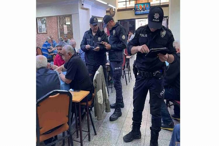 Karabağlar polisinden sıkı denetim haberinin görseli