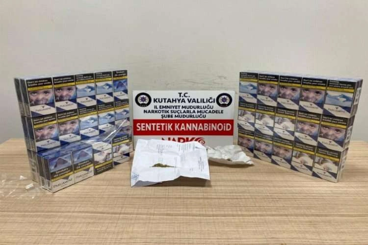 Uyuşturucu ve kaçak sigarayla yakalandılar haberinin görseli