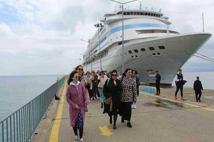 Aydın'a kruvaziyerle binler geldi haberinin görseli