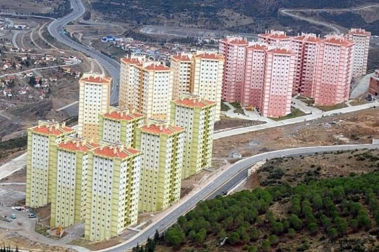 ‘Depremzede konutları’ satış vitrininde haberinin görseli