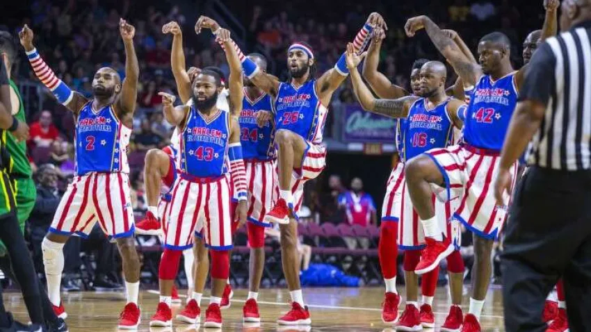 12589032_web1_GLOBETROTTERS-AUG26-19-011 (Küçük)