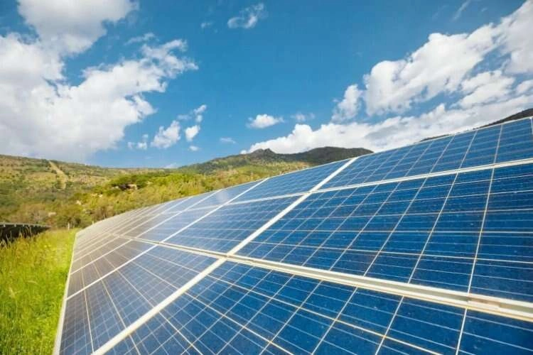 Karşıyaka Belediyesi enerjisini Güneş'ten alıyor haberinin görseli