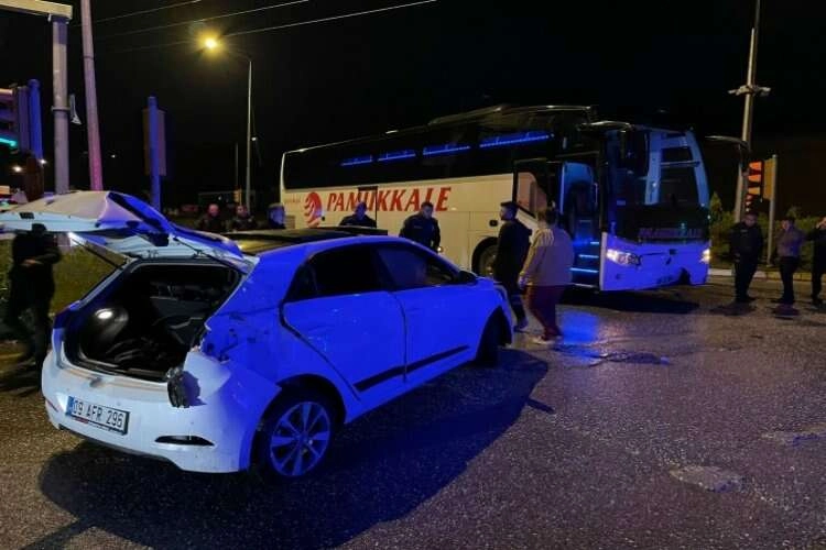 Aydın'da yolcu otobüsü otomobille çarpıştı haberinin görseli