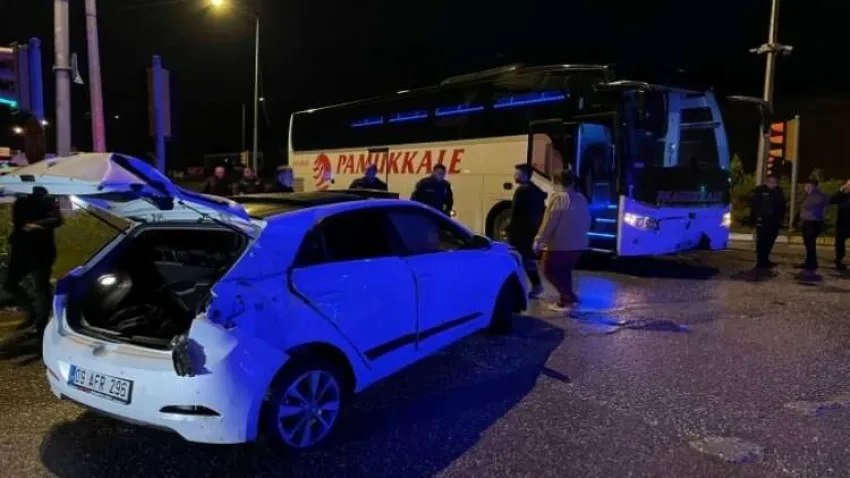 Aydın'da yolcu otobüsü otomobille çarpıştı haberinin görseli
