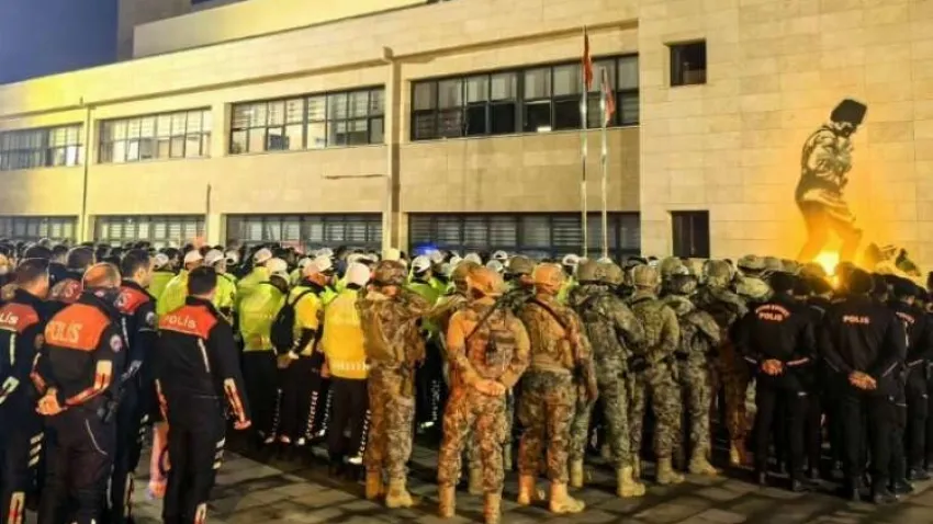 Afyonkarahisar'da uyuşturucu tacirlerine kapsamlı operasyon haberinin görseli