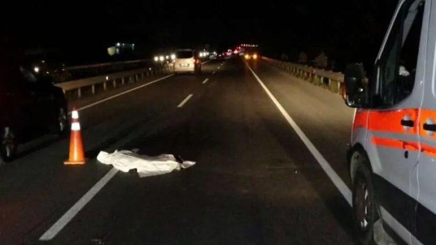 Antalya'da talihsiz kaza... İki araç birden çarptı haberinin görseli