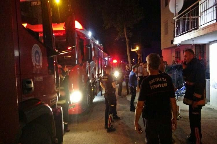 Antalya'da yangın... Son anda kurtuldular haberinin görseli