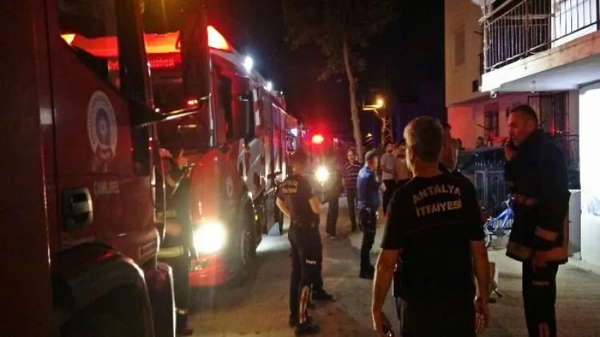 Antalya'da yangın... Son anda kurtuldular haberinin görseli