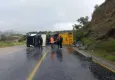 Aydın'da taş yüklü kamyon devrildi