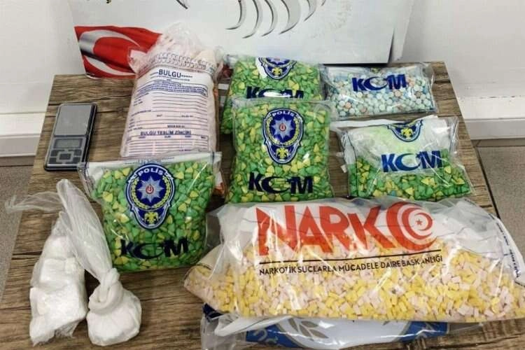 İzmir'de zehir tacirlerine operasyon haberinin görseli
