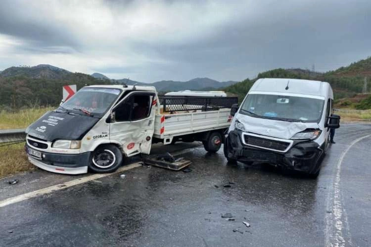 Muğla'da yağışlı hava kazaları beraberinde getirdi haberinin görseli