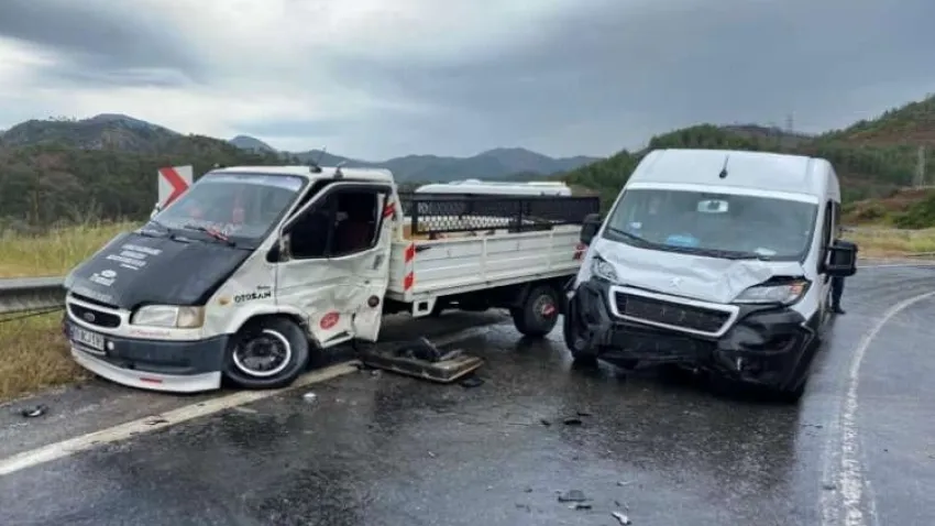Muğla'da yağışlı hava kazaları beraberinde getirdi haberinin görseli
