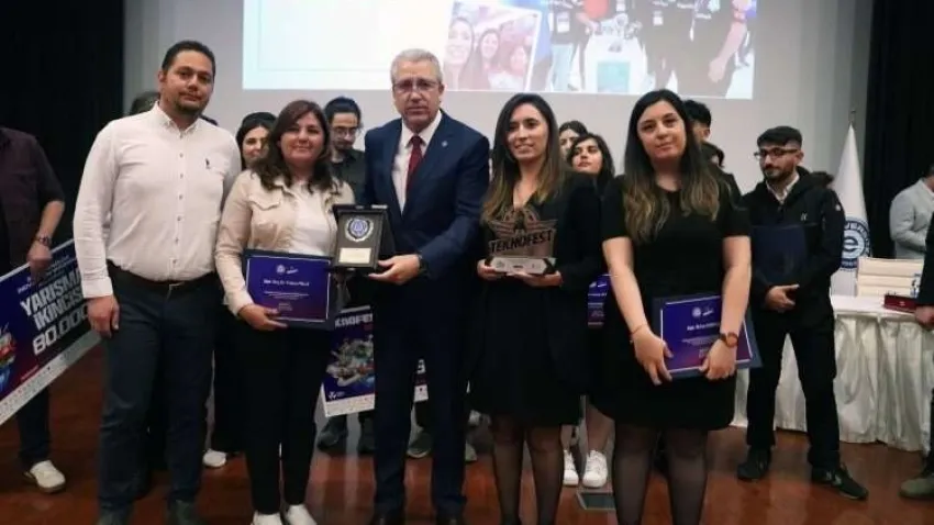 EÜ’de 'Belge ve Plaket Töreni' düzenlendi haberinin görseli