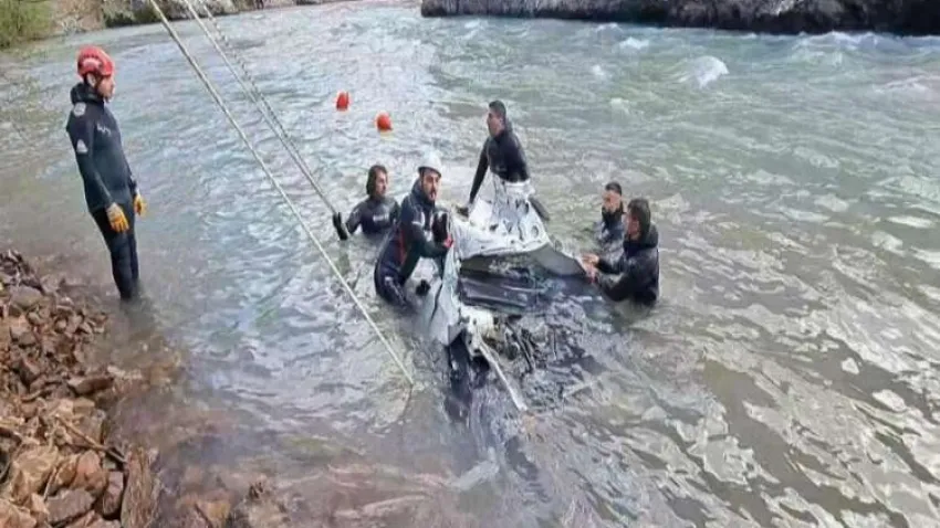 İzmir dalgıçları Munzur Çayı’nda kaybolan 3 kişiyi arıyor haberinin görseli