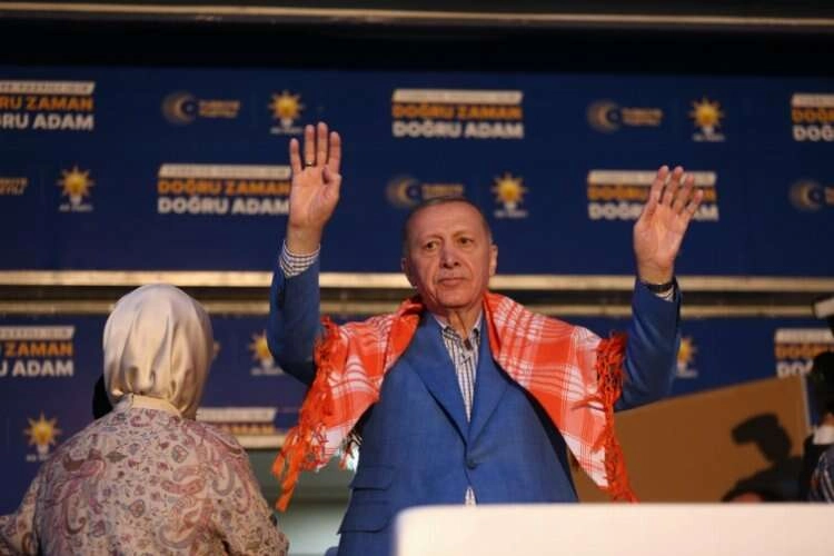 Erdoğan: Bu seçimde teröristlere ülkeyi bırakmayacağız haberinin görseli