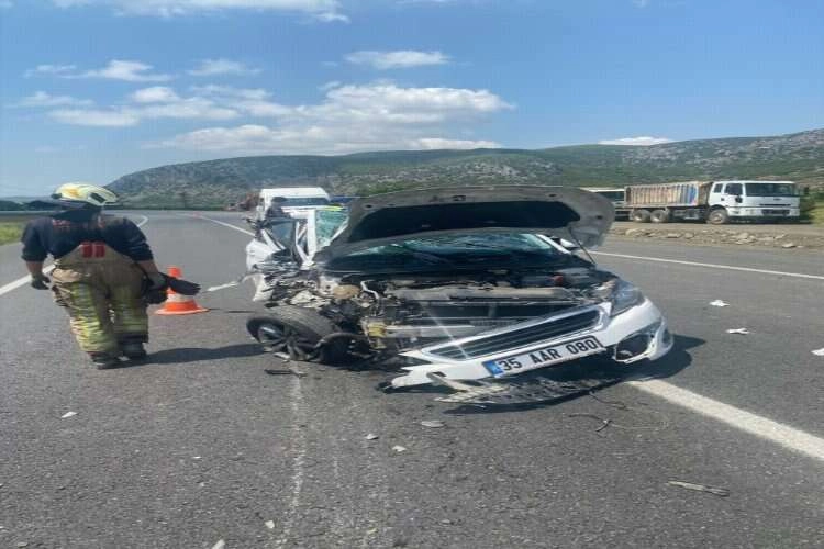 İzmir'de korkutan kaza: 6 yaralı haberinin görseli
