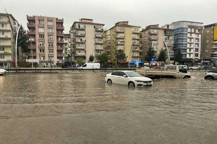 Uşak'ta dolu ve sağanak etkili oldu haberinin görseli