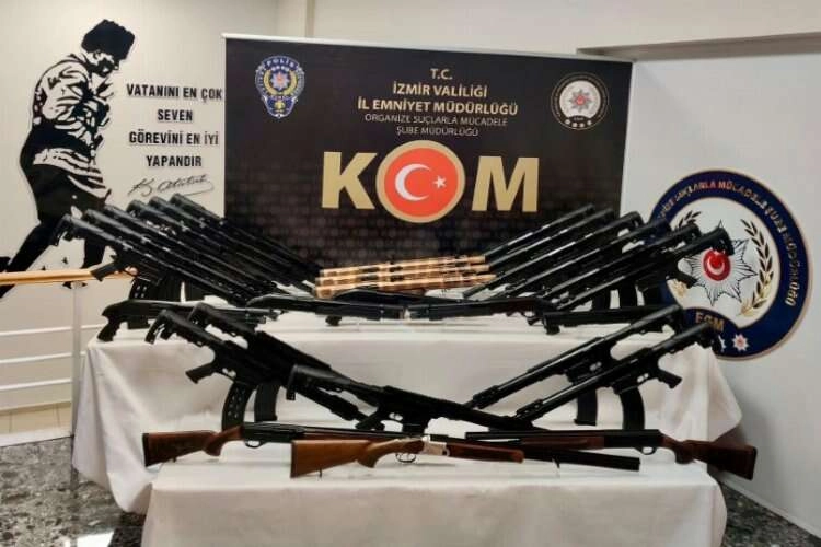 İzmir polisi kaçakçıların ensesinde haberinin görseli