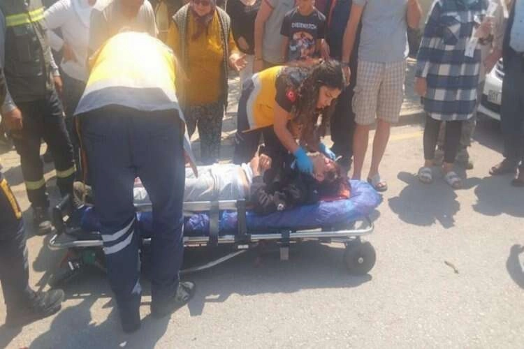 Otomobil bisikletli çocuklara çarptı haberinin görseli