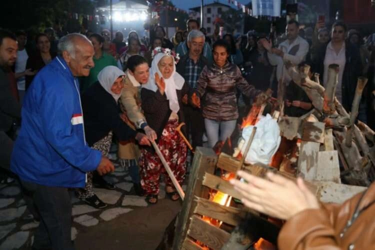 Selçuk'ta Hıdırellez coşkusu sokaklara taştı