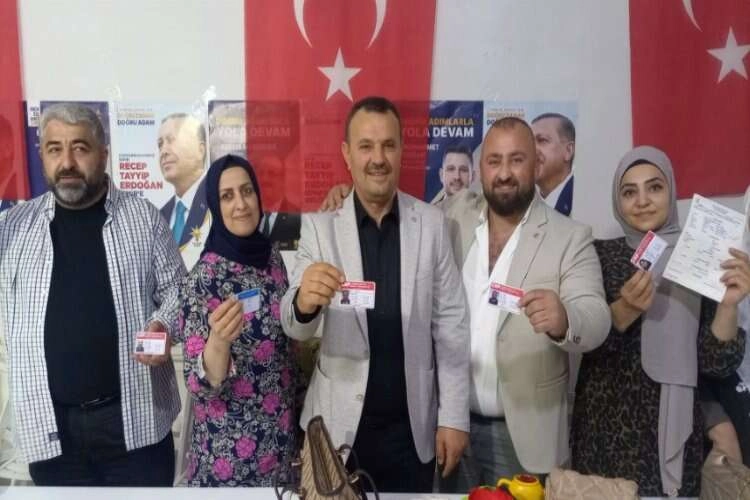 Bayraklı’da CHP’li üyeler toplu şekilde AK Parti’ye geçti haberinin görseli
