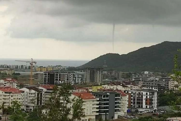 Antalya'da hortum meydana geldi haberinin görseli