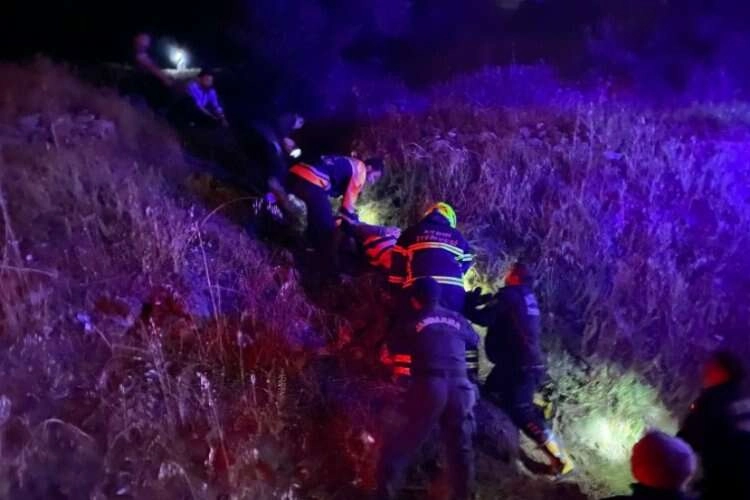 Aydın'da bir otomobil uçuruma yuvarlandı haberinin görseli