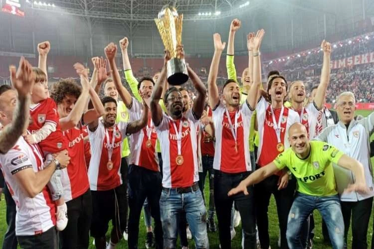 Samsunspor şampiyonluk kupasını aldı haberinin görseli