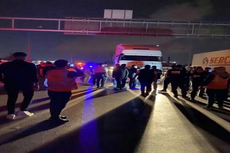 15 yaşındaki motosiklet sürücüsü tırla çarpıştı haberinin görseli