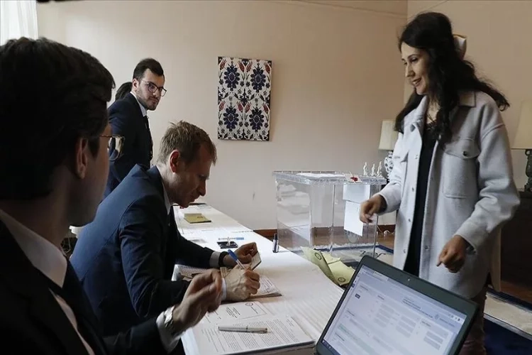 Çin'de oy kullanma işlemi sona erdi haberinin görseli