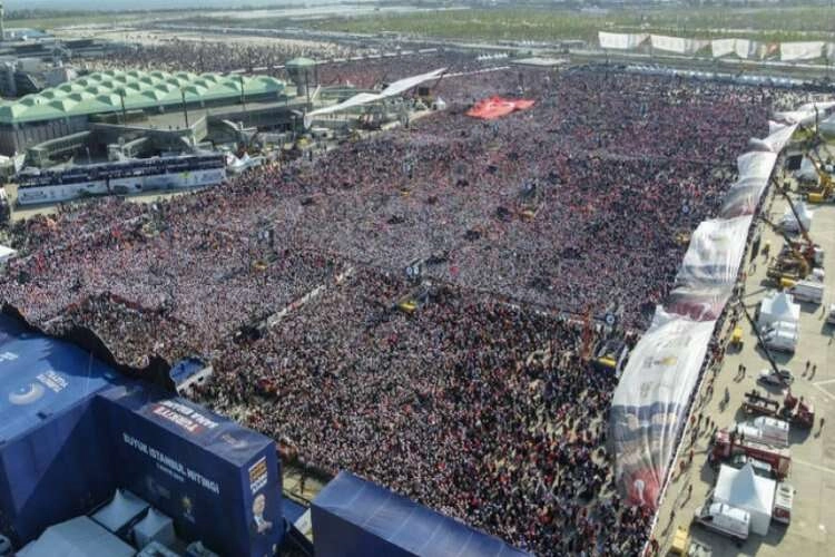 Büyük İstanbul Mitingi'ne 1 milyonu aşkın kişi katıldı haberinin görseli