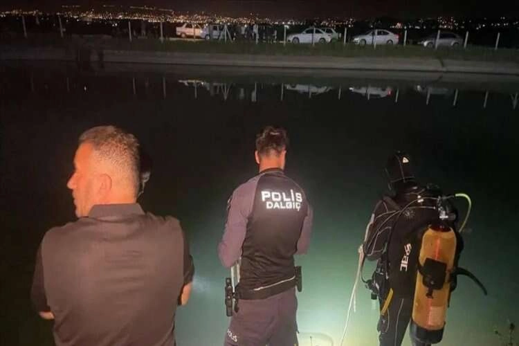Şanlıurfa'da otomobil sulama kanalına uçtu haberinin görseli