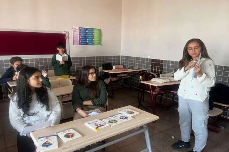 İzmir'de “Anadolu Mektebi Yazar Okumaları” devam ediyor haberinin görseli
