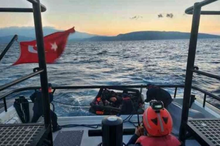 İzmir'de düzensiz göçmen hareketliliği haberinin görseli