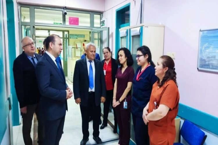 Aydın İl Sağlık Müdürü'nden sağlık çalışanlarına ziyaret haberinin görseli