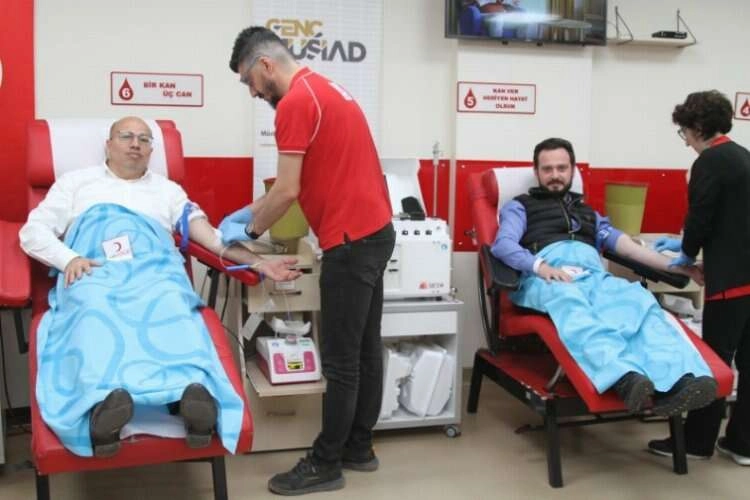 MÜSİAD İzmir'den kan bağışı kampanyası yaptı haberinin görseli