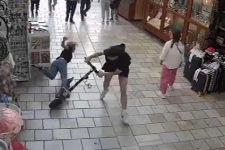 Muğla'da scooterlar tehlike saçıyor haberinin görseli
