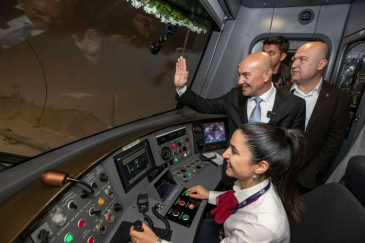 İzmir’de ‘tarihi’ sefer yapıldı haberinin görseli