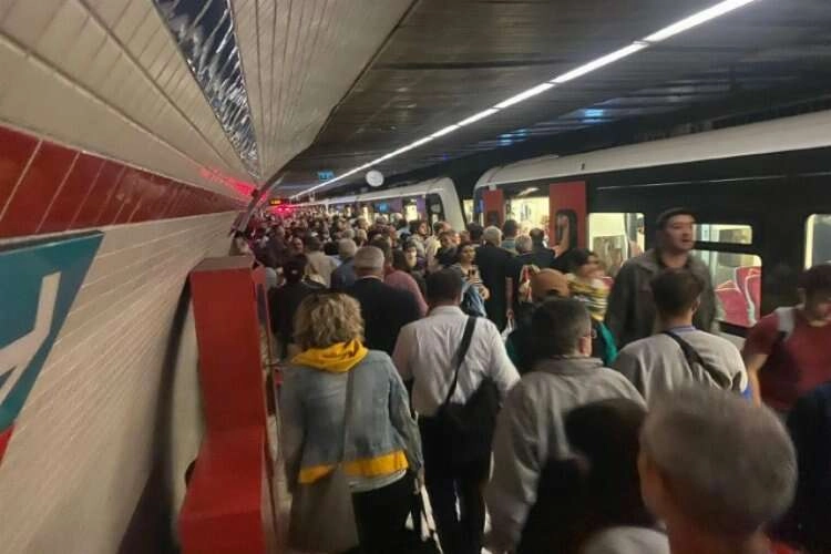 İzmir Metro'da seferlerde aksama haberinin görseli