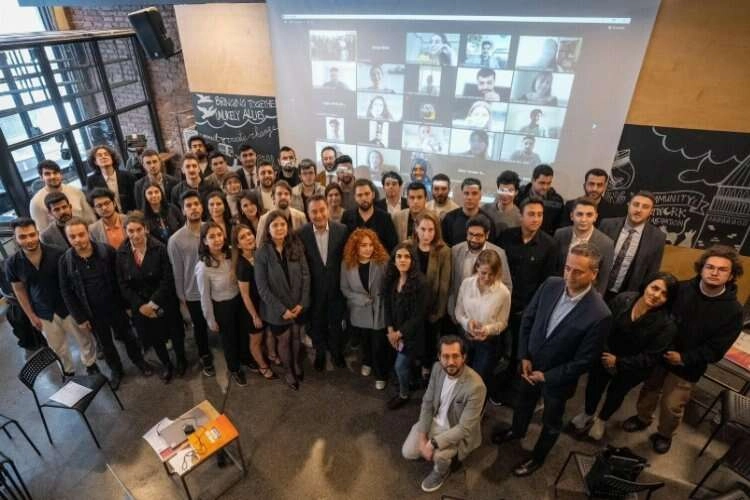 Ali Babacan: ''25 yaşına kadar internet ücretsiz olmalı'' haberinin görseli