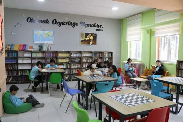 Denizli'de bir okul dört bir koldan yenilendi haberinin görseli