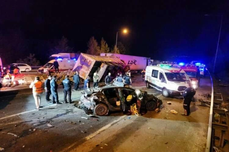 Adana’da zincirleme trafik kazası: Ölü ve yaralılar var