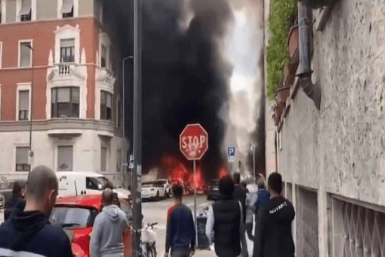 İtalya Milano'da korkutan patlama  haberinin görseli