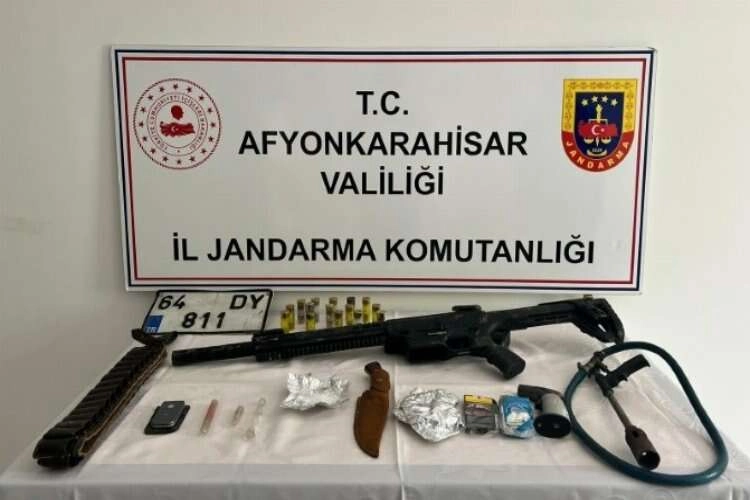 Trafik kazası diye gittiler uyuşturucu buldular haberinin görseli