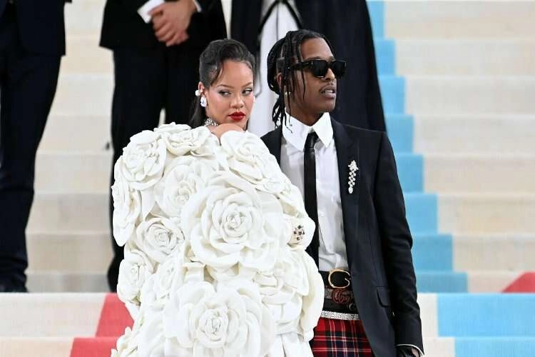 Rihanna çocuğunun ismini açıkladı