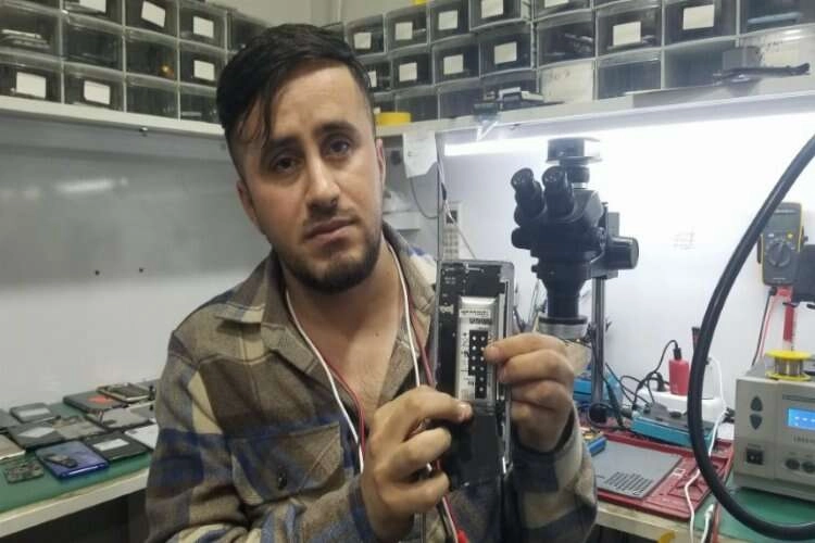 Manisa'da patlayan telefon bataryası korkuttu haberinin görseli