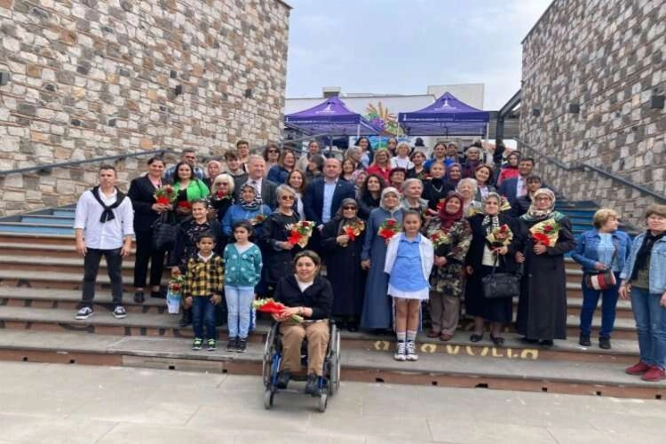 İzmir'de şehit anneleri ve eşlerine Anneler Günü kutlaması haberinin görseli