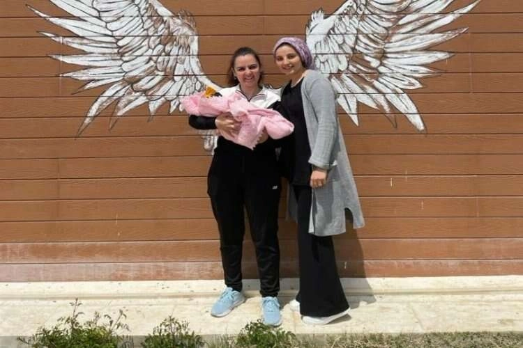 Hamileyken depremi yaşadı... Bebeğini Aydın'da kucağına aldı haberinin görseli