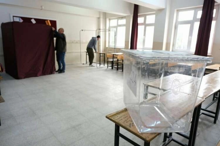 Manisa seçim sandıklarını hazırlamaya başladı haberinin görseli