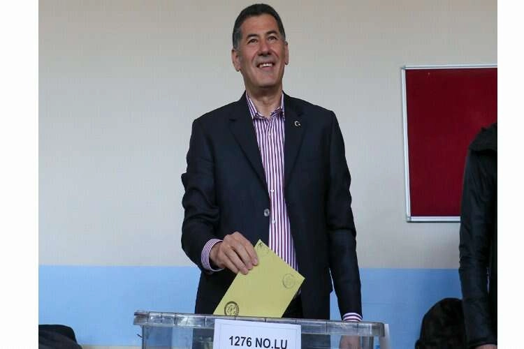Cumhurbaşkanı adayı Sinan Oğan oyunu kullandı haberinin görseli